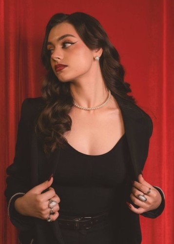 Полли, Г. Лобня